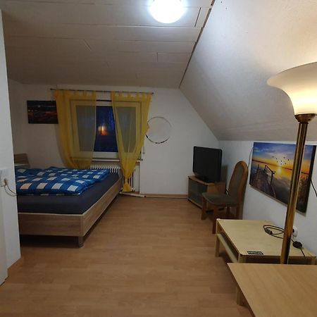 Geraeumiges Ferienhaus In Bad Salzuflen Mit Einfacher Ausstattung, Fuer Geschaeftsreisende, Gruppen Oder Familien Geeignet, 4 Schlafzimmer Esterno foto