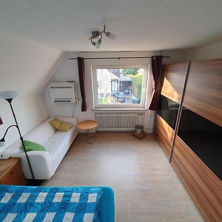 Geraeumiges Ferienhaus In Bad Salzuflen Mit Einfacher Ausstattung, Fuer Geschaeftsreisende, Gruppen Oder Familien Geeignet, 4 Schlafzimmer Esterno foto