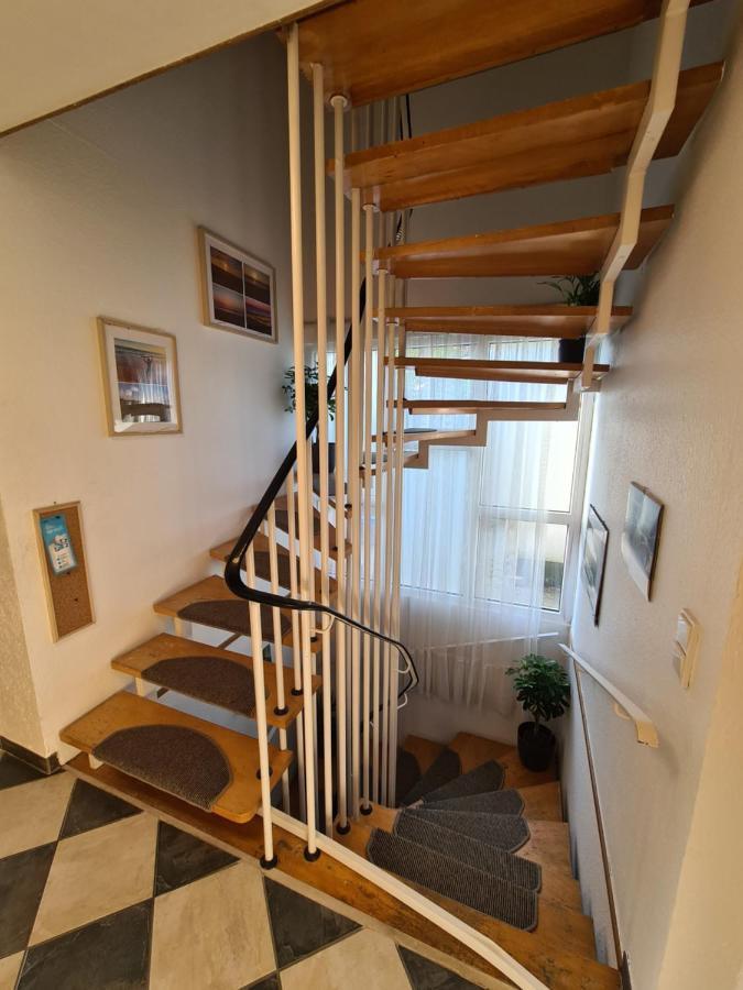Geraeumiges Ferienhaus In Bad Salzuflen Mit Einfacher Ausstattung, Fuer Geschaeftsreisende, Gruppen Oder Familien Geeignet, 4 Schlafzimmer Esterno foto