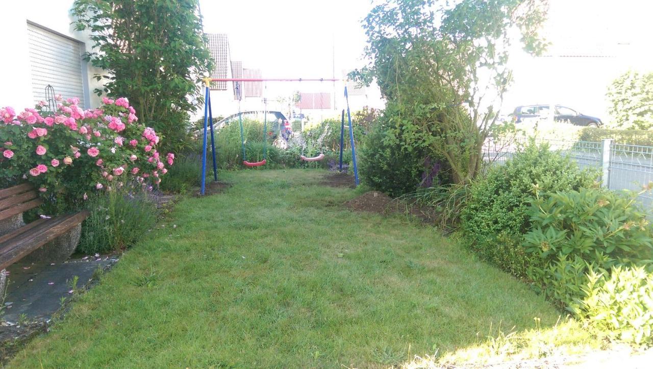 Geraeumiges Ferienhaus In Bad Salzuflen Mit Einfacher Ausstattung, Fuer Geschaeftsreisende, Gruppen Oder Familien Geeignet, 4 Schlafzimmer Esterno foto