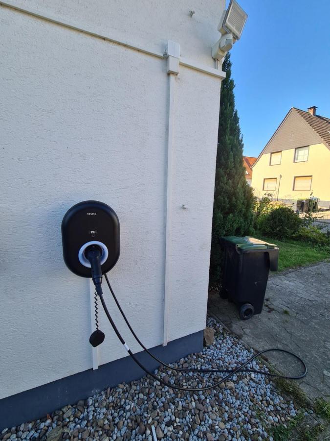 Geraeumiges Ferienhaus In Bad Salzuflen Mit Einfacher Ausstattung, Fuer Geschaeftsreisende, Gruppen Oder Familien Geeignet, 4 Schlafzimmer Esterno foto