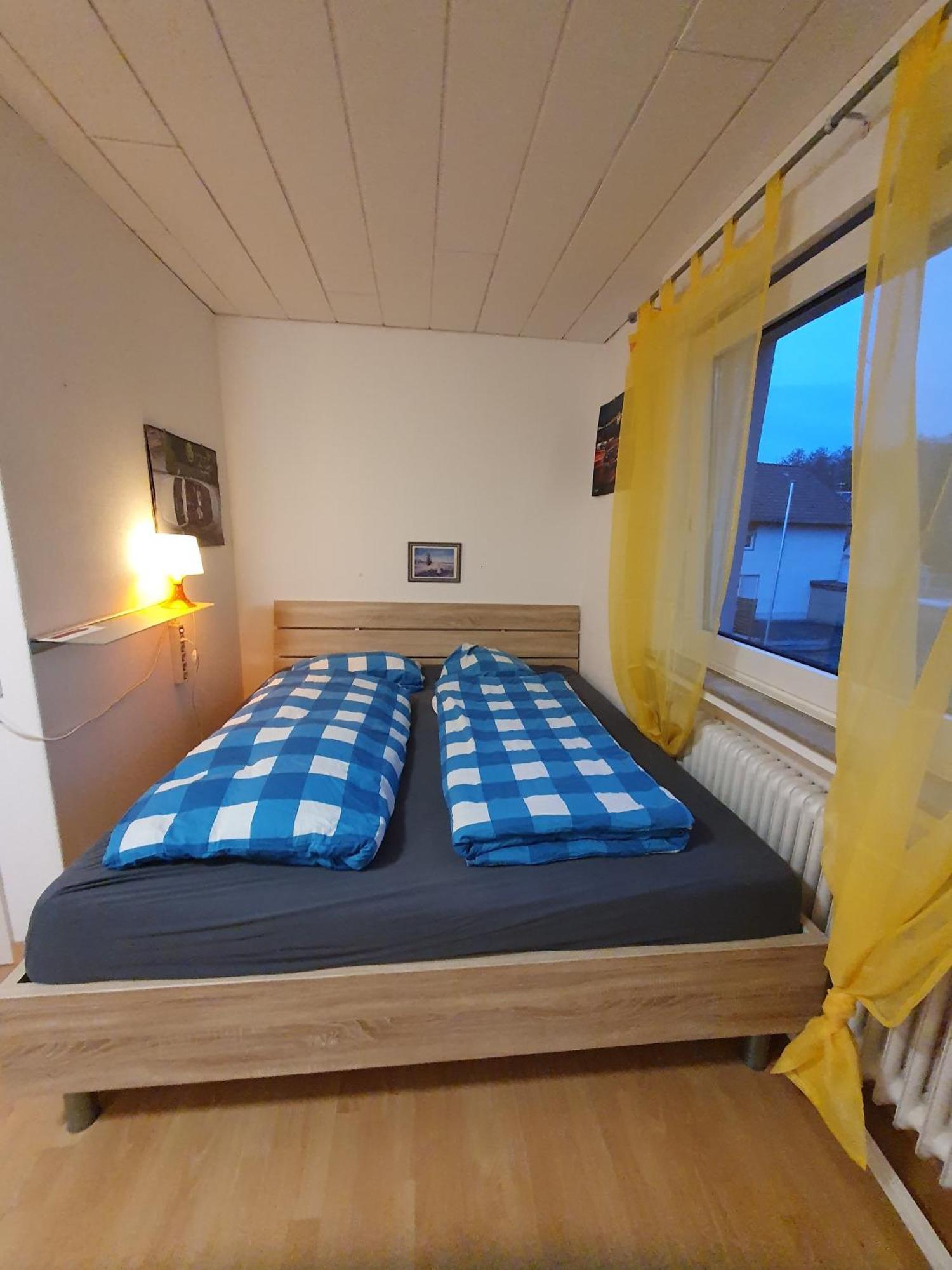Geraeumiges Ferienhaus In Bad Salzuflen Mit Einfacher Ausstattung, Fuer Geschaeftsreisende, Gruppen Oder Familien Geeignet, 4 Schlafzimmer Esterno foto