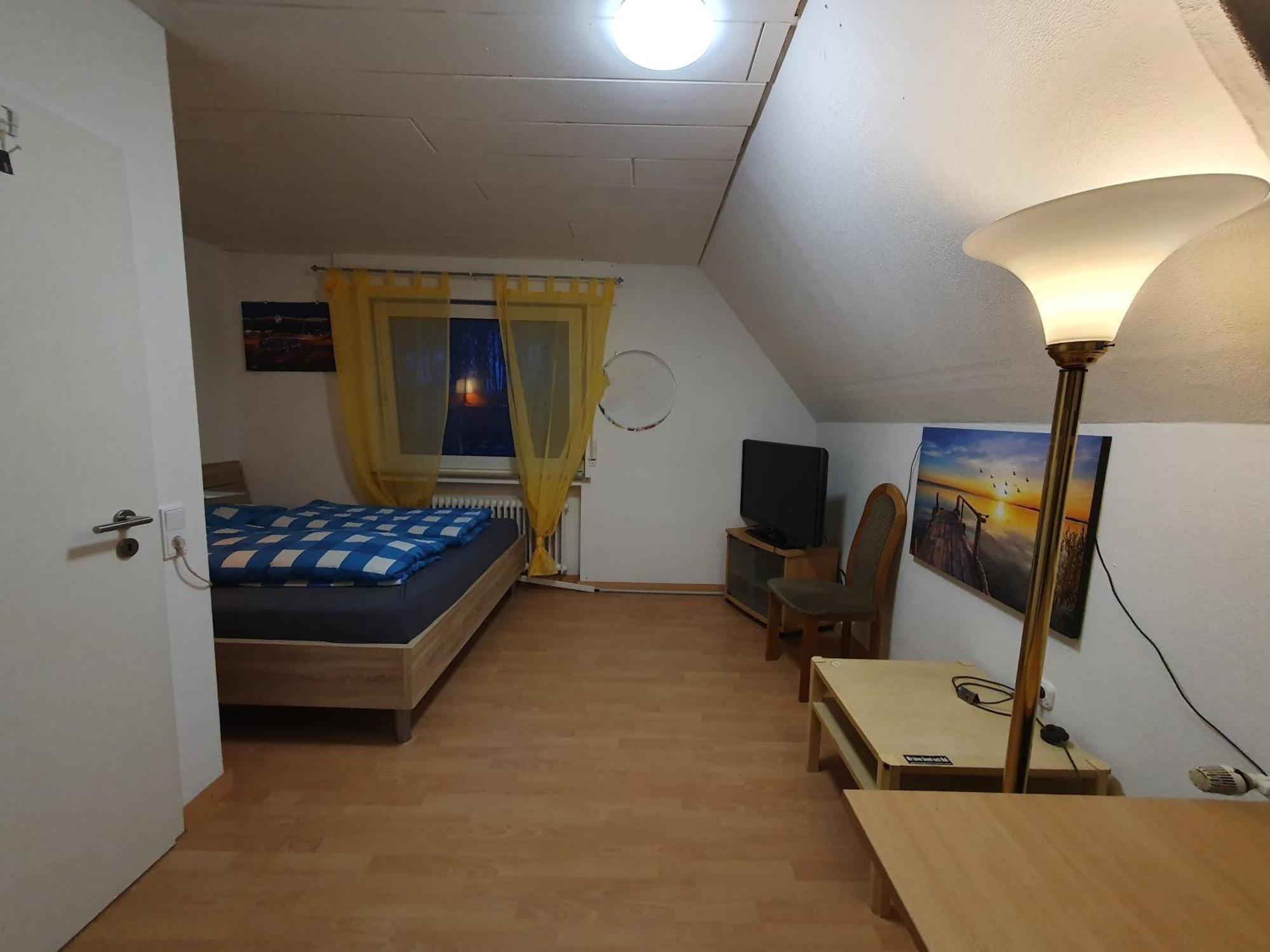 Geraeumiges Ferienhaus In Bad Salzuflen Mit Einfacher Ausstattung, Fuer Geschaeftsreisende, Gruppen Oder Familien Geeignet, 4 Schlafzimmer Esterno foto
