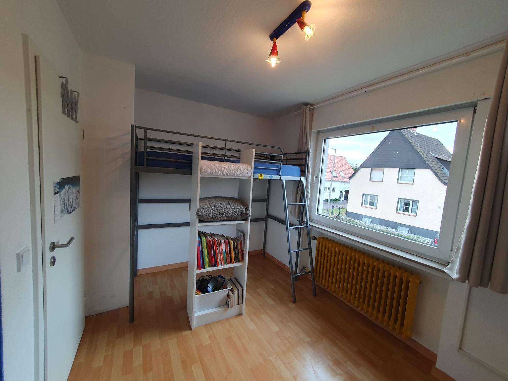 Geraeumiges Ferienhaus In Bad Salzuflen Mit Einfacher Ausstattung, Fuer Geschaeftsreisende, Gruppen Oder Familien Geeignet, 4 Schlafzimmer Esterno foto